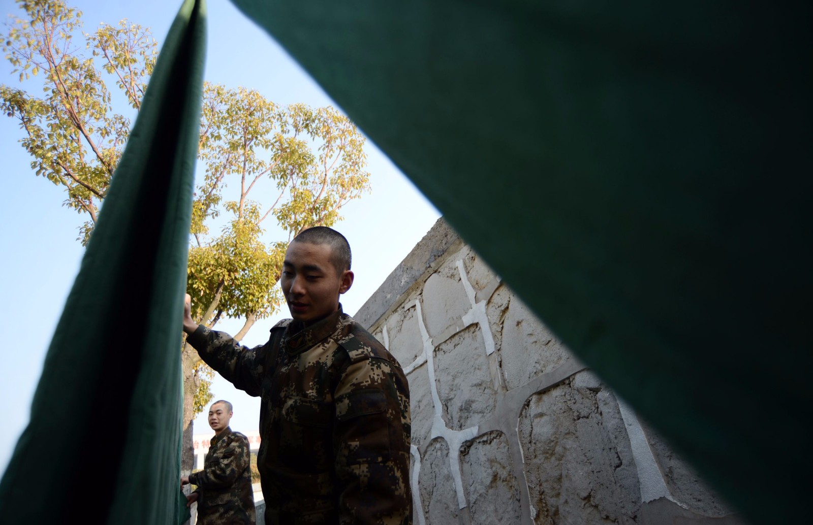 军营中到处都是点,线,面,到处都是风景线,这也是军营的特色和魅力所在