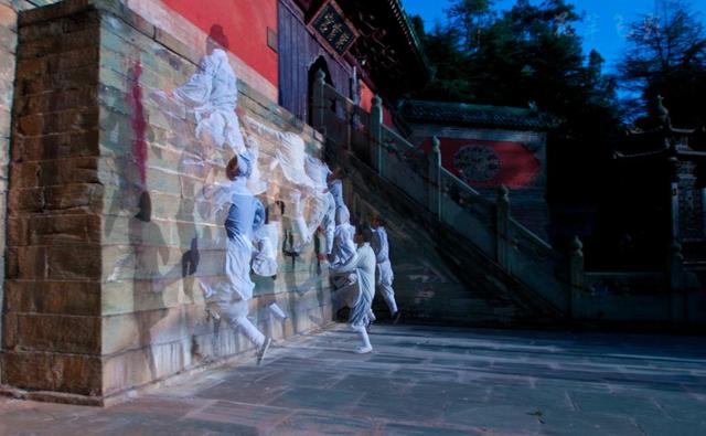 六大派中有七八个人叫了出来:"武当派