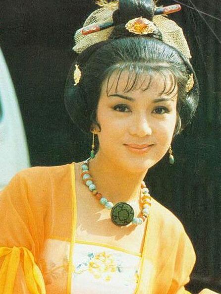 有一位导演拍摄了一部电影,里面有一个角色原本定下来的是他女儿扮演