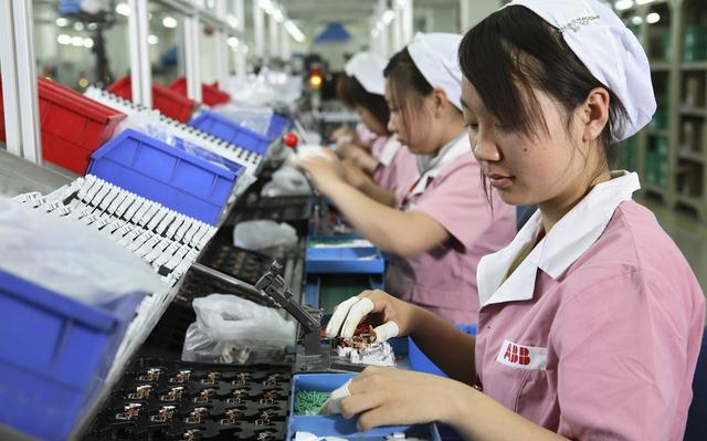 辞职打工妹口述:离开上了10年"夜班"的工厂,现在像傻子一样!