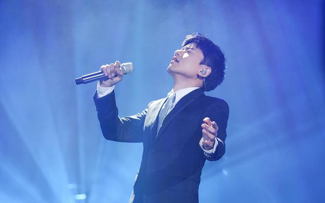 同为歌星,看了张杰的收入再看看汪峰的,网友:这