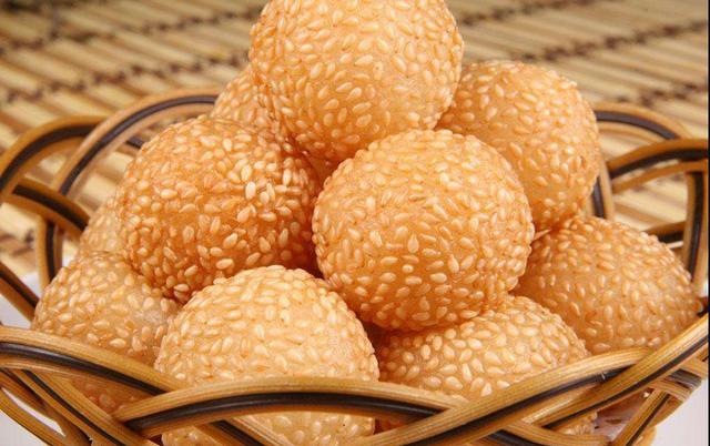 麻球如何做的又大又圆，还不松塌？大厨教您正宗麻球配方和6诀窍|麻球|澄粉|配方_新浪新闻