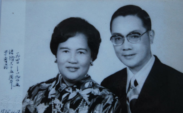 她一生怀过16胎,为了跟战犯前夫复婚,54岁时竟与第二任丈夫离婚