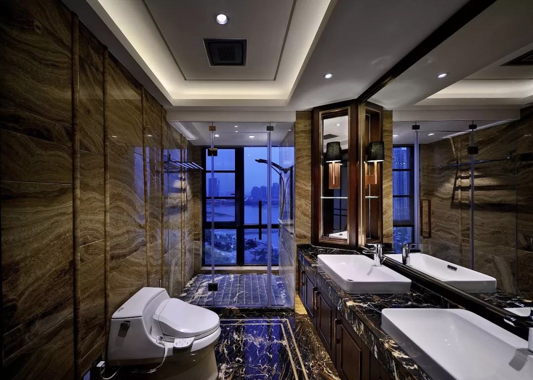 一套新中式风格的大平层,俯瞰外滩的美景