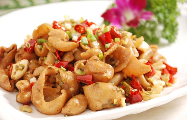 好吃易做的肥肠,做成三道简单的菜,一看就会,大家要不要试试呢