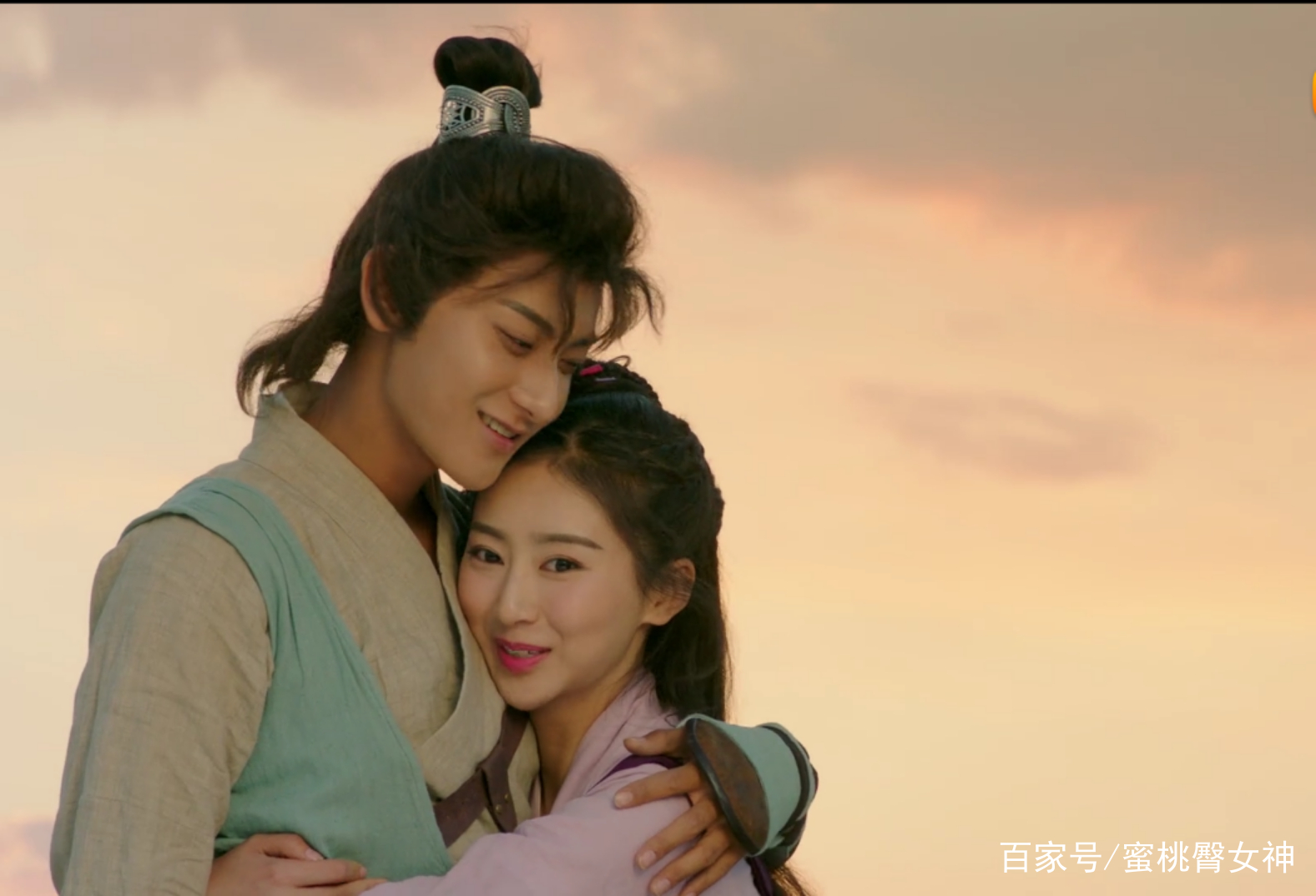 吴倩胡冰卿和黄子韬搭档饰演情侣像兄妹,只有她最有女人味