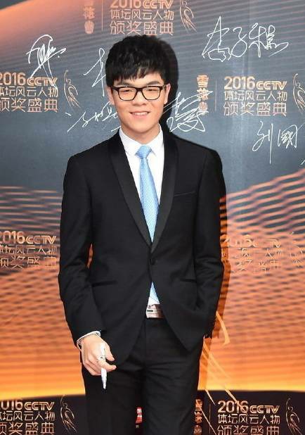 丢失物品之后,司机和滴滴客服的回复让柯杰无奈