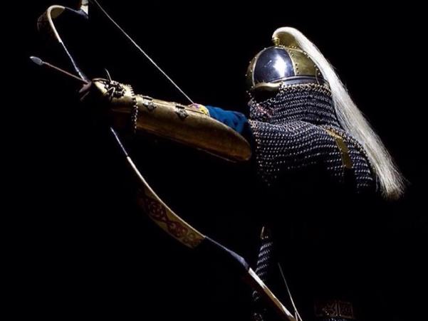 时常在古代战争片中,看到一些震撼的画面,例如战场上万箭齐发的场面