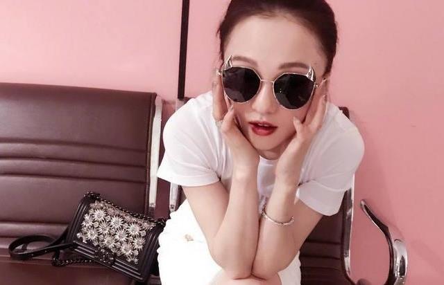 张韶涵亮相《明星大侦探》, 邓伦见到偶像, 现场