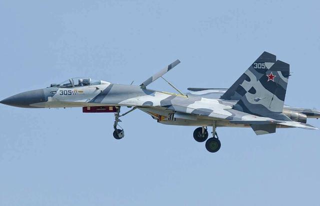 俄罗斯警告无效,美军两架战机飞过危险地带,俄战机出动拦截