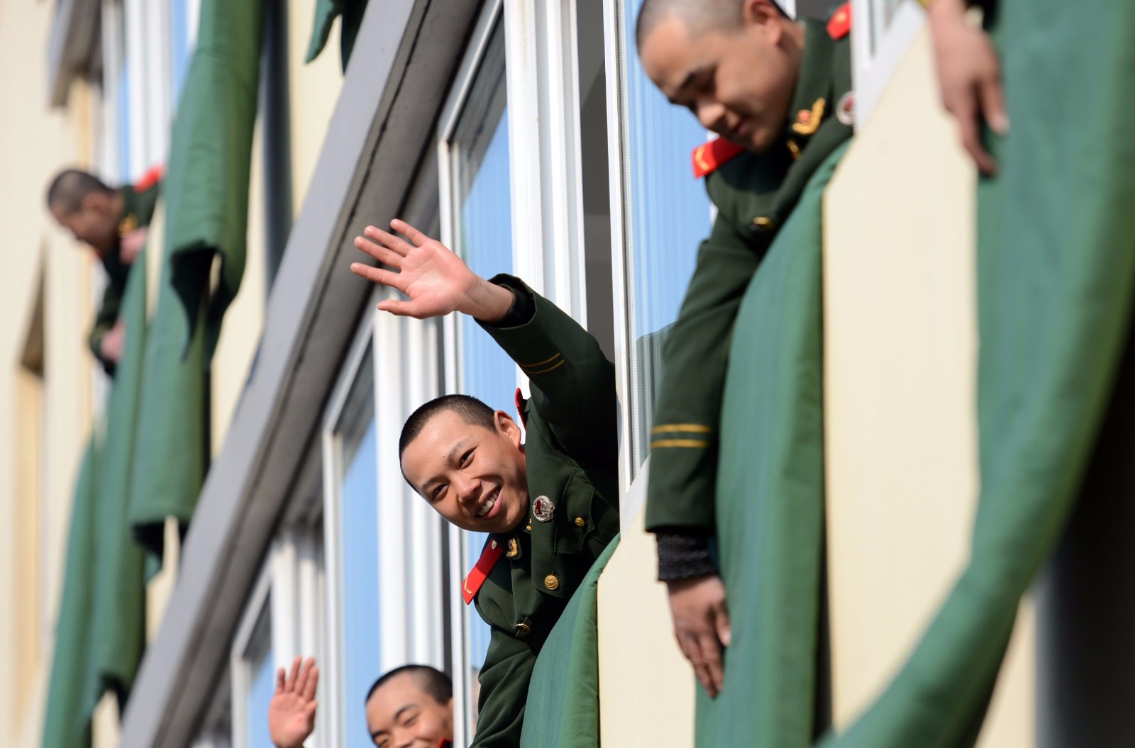 看哭!直击军人最牛"强迫症" 晒军被晒出艺术感