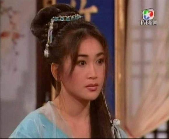 的狐狸精角色,94年她就在电视剧《恨锁金瓶》中饰演水性杨花的潘金莲