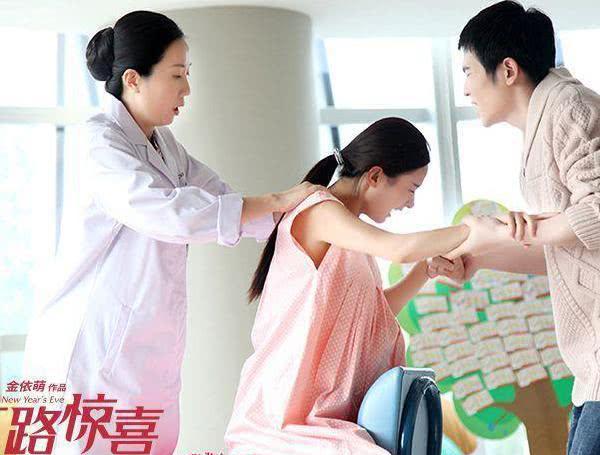 赵丽颖生孩子坚持要顺产,各种姿势练顺产,记者就等在外面