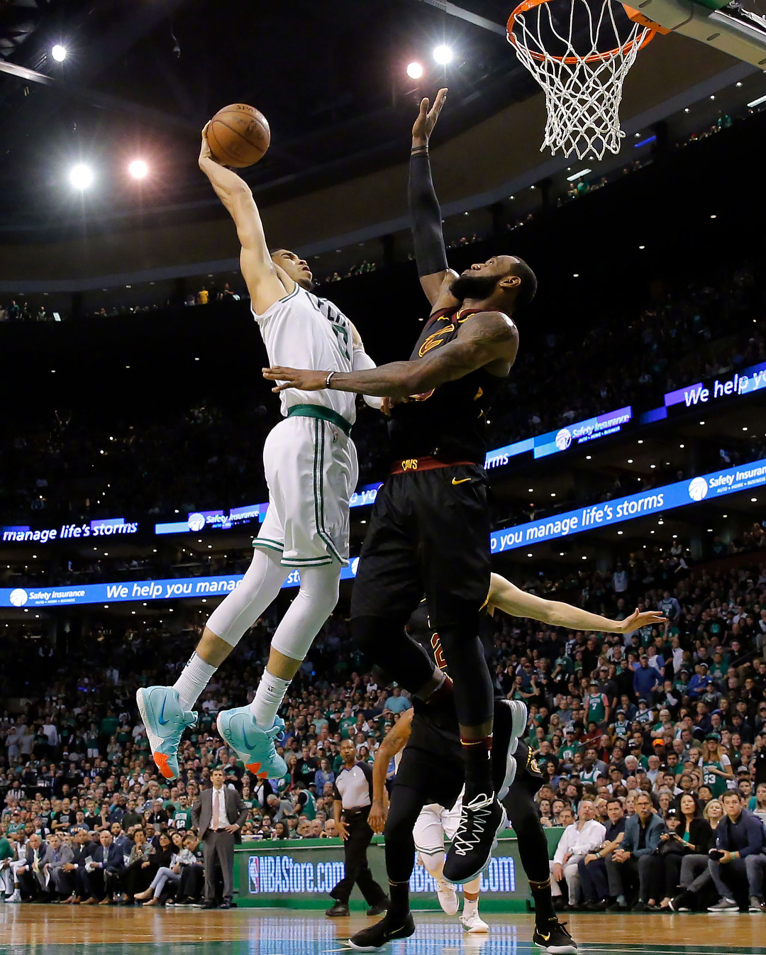 塔图姆与詹姆斯的巅峰对决谁才是真正的篮球之王