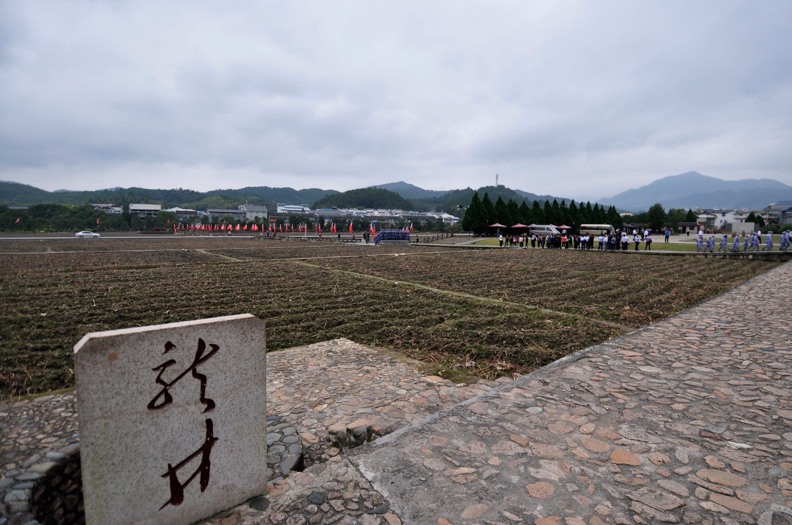 福建上杭：游客穿着红军服参观古田会议会址 接受革命传统教育|古田会议会址|古田会议纪念馆|古田镇_新浪新闻