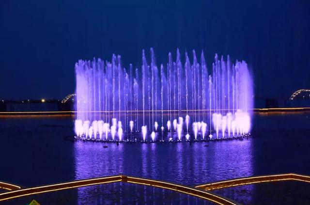 震撼世界一流的大型音乐喷泉2018第一喷引爆郑州