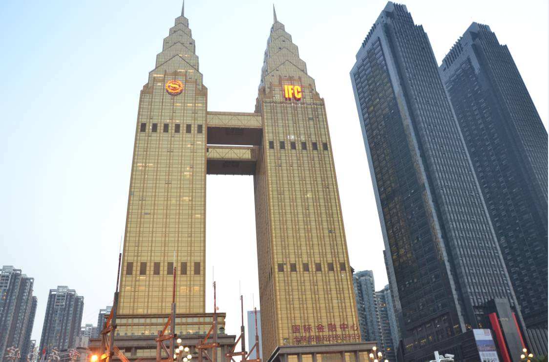 重庆黄金双子塔,也是欣赏重庆夜景的绝佳地方