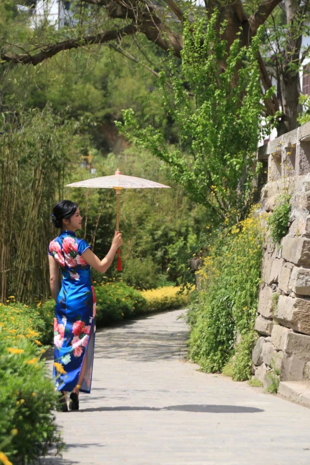 巴中名镇旗袍佳人诱惑挡不住