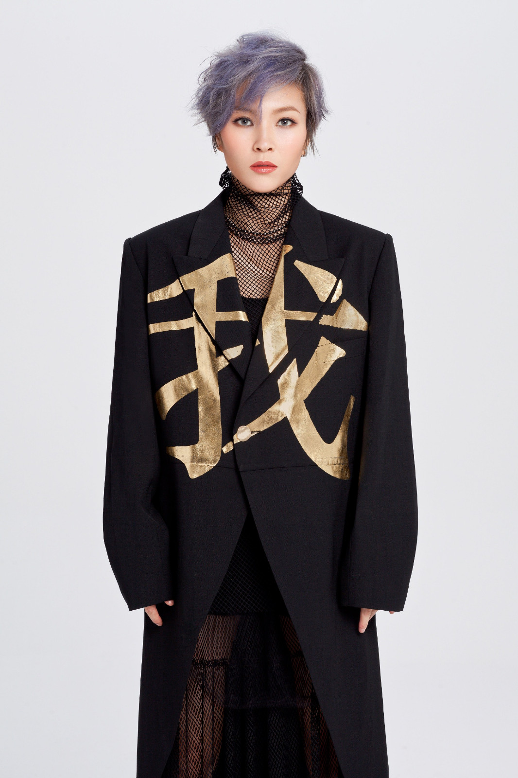 毕夏全新短发造型亮眼望撕掉标签重新定义自己