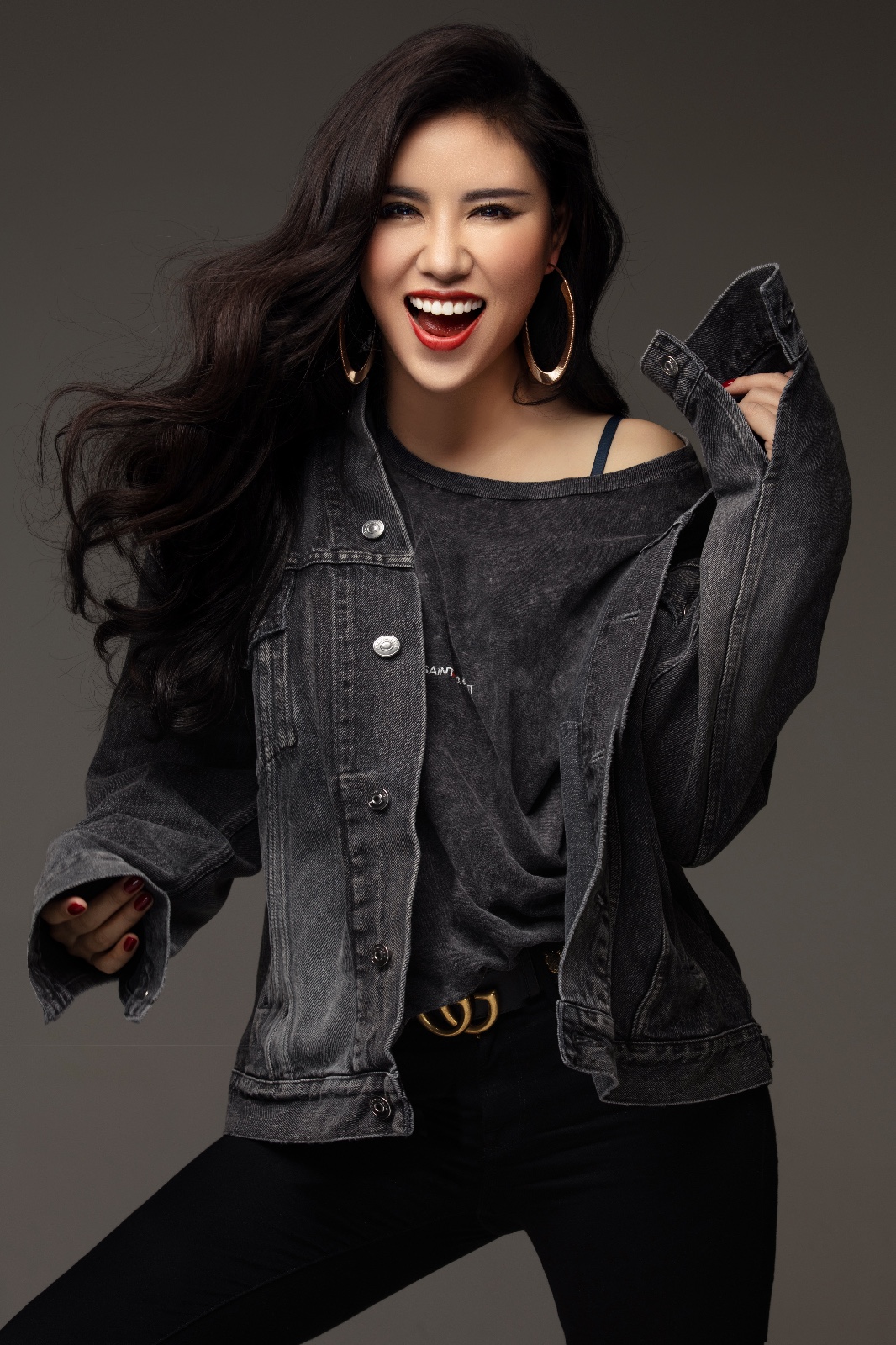 哈布尔一路欢歌到草原首发推广民族元素不遗余力