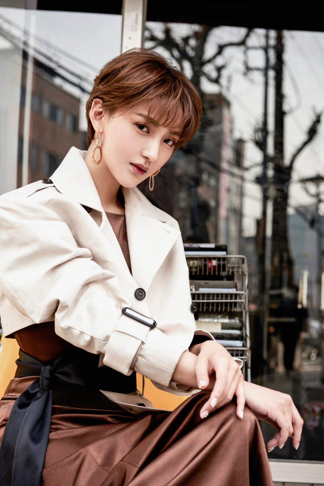 艾晓琪现身首尔时装周 利落短发在韩引热潮