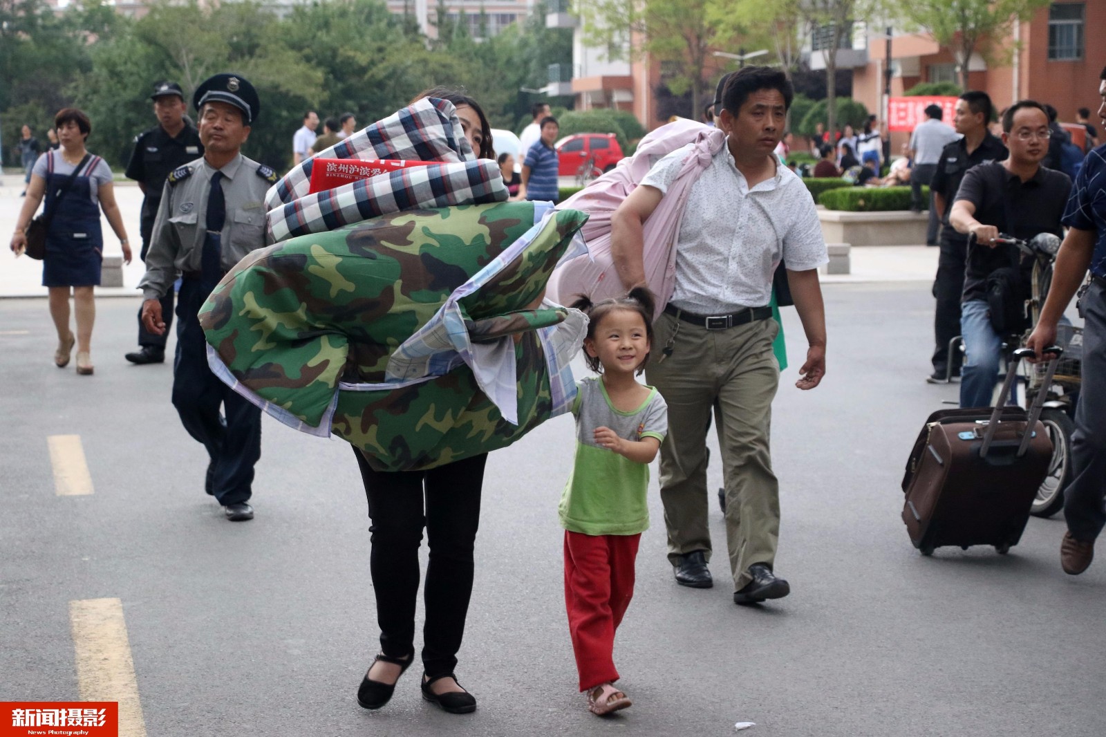 摄影师高考坚守多年拍摄画面,每次翻看都感动落泪