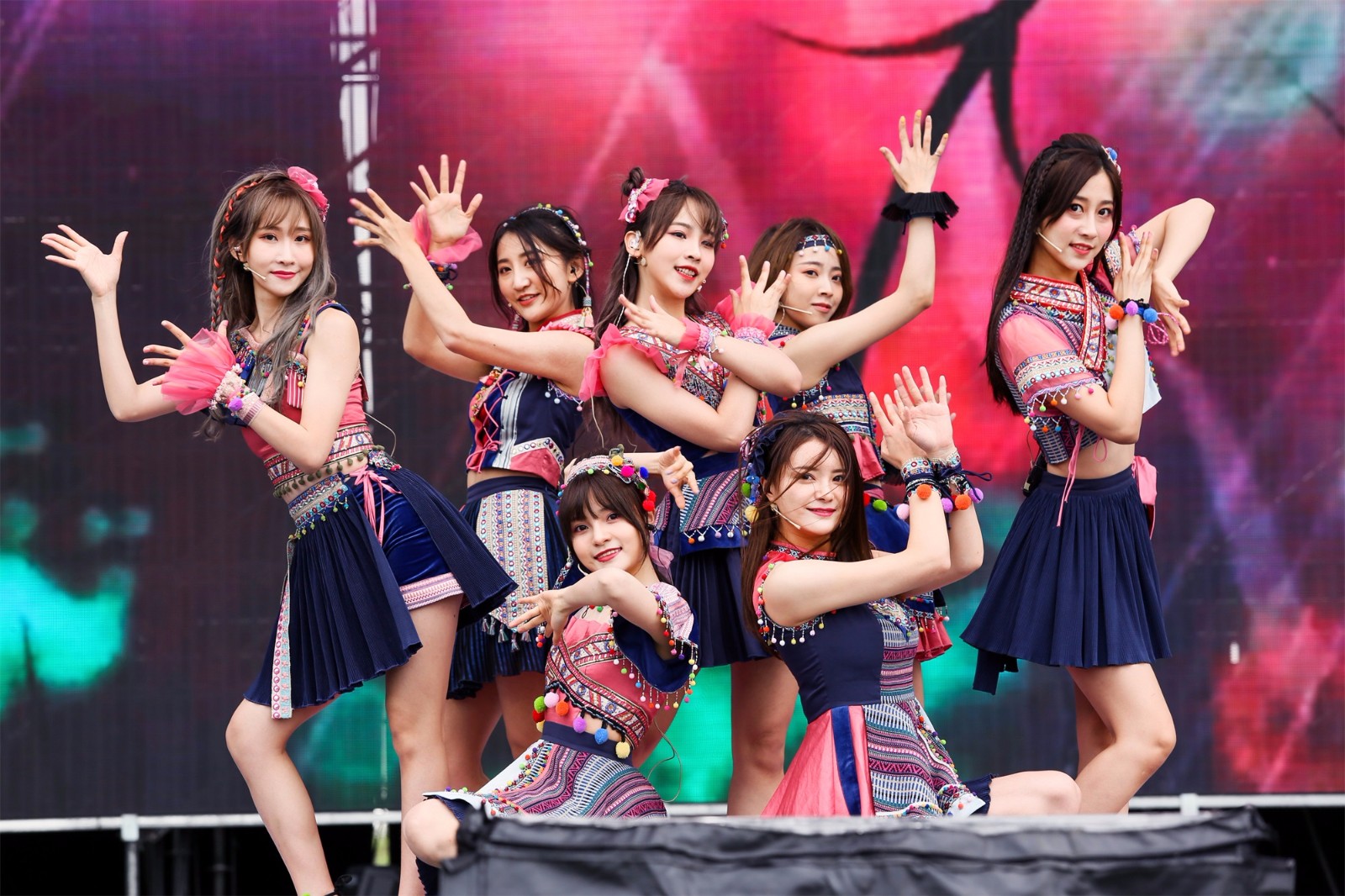 sing女团出席粉丝嘉年华 《夜笙歌》电子国风独树一帜