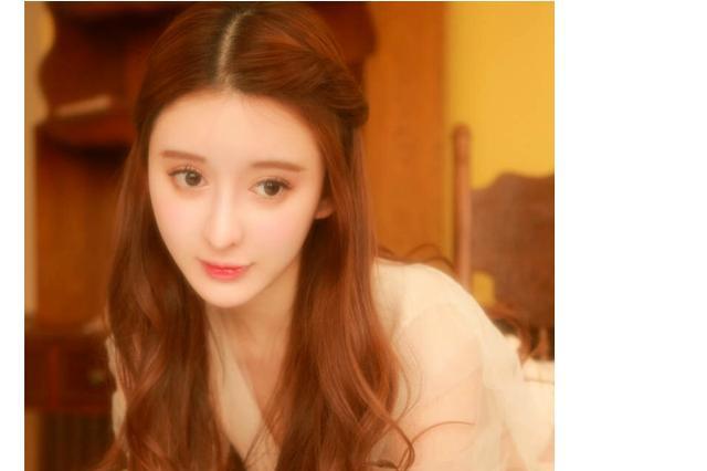 毁掉吴亦凡事业的小g娜突然"复出",消失一年的她五官都变了