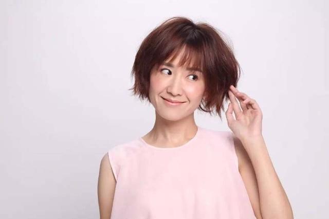 演抗日剧成名,曾两度登上春晚演小品,低调而奢华