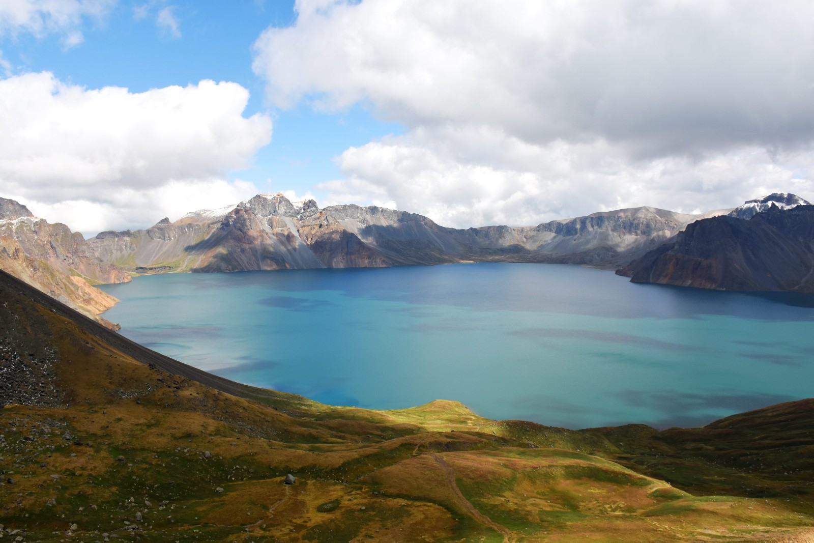 中国最大的火山湖 最深处370米 曾被封禁200年