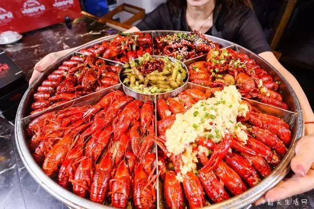市区这间网红店,要用plus版龙虾大咖颤抖你视觉 味觉