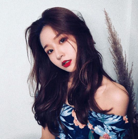 抖音"温婉""代古拉k"直播手滑关掉美颜, 网友: 想自戳双眼!