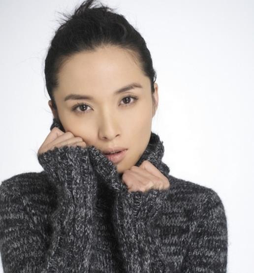 他被说成娱乐圈中的好男人,与爱妻有着艰辛的往事,现在过成这样