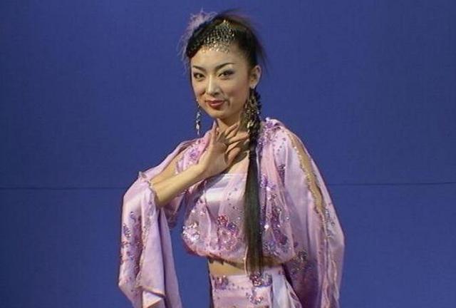 除了高明娥,赵本山第70号徒弟,也非常有名,这就是董明珠.