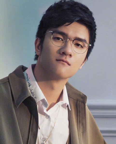 有一种帅气叫做若风的大鼻子看着很普通你却驾驭不