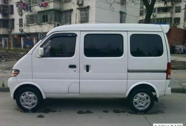 其实就是面包车,是当时的天津华利与日本大发合资生产的面包车,名叫