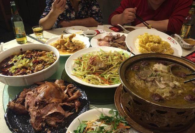 南方人第一次到东北吃饭是种什么样的体验?网友:太热情了