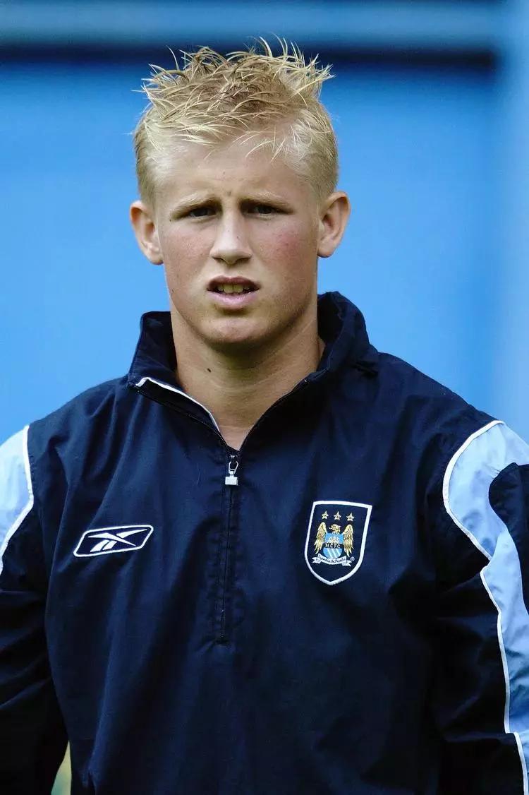 丹麦门神小舒梅切尔亲笔:英超夺冠深情泪两行,职业生涯坎坷不平