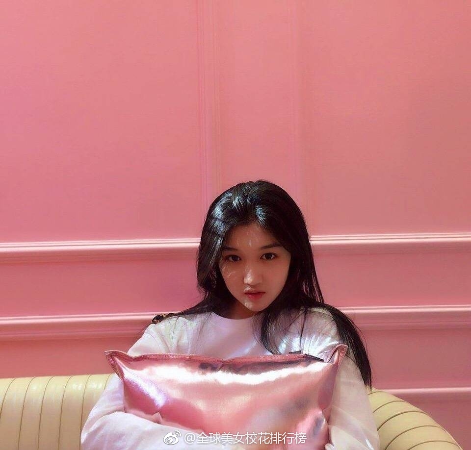 美女校花2018艺考生来自辽宁沈阳