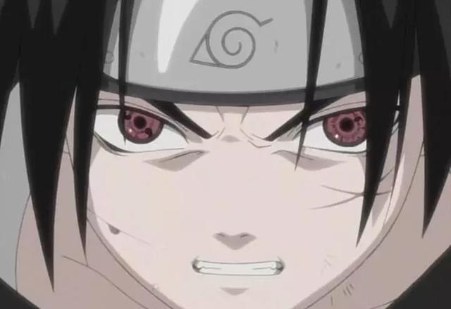 直到与白的战斗中为保护鸣人而使得写轮眼觉醒,此时右眼双勾玉,左眼单