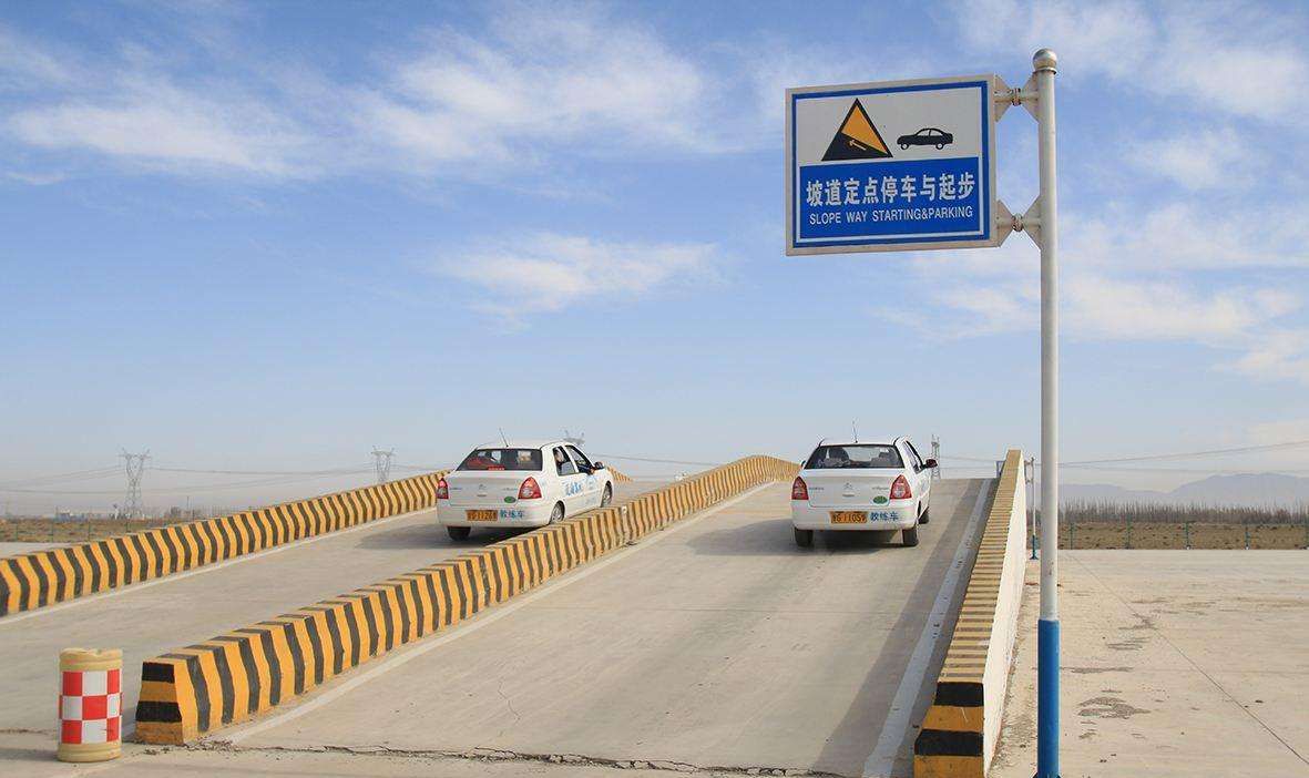 驾考科目二陡坡起步不熄火要诀,压根不用慌,学会就能过!