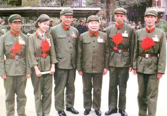 他是李云龙原型,后人在整理骨灰时发现13块弹片|李云龙|查玉升|弹片