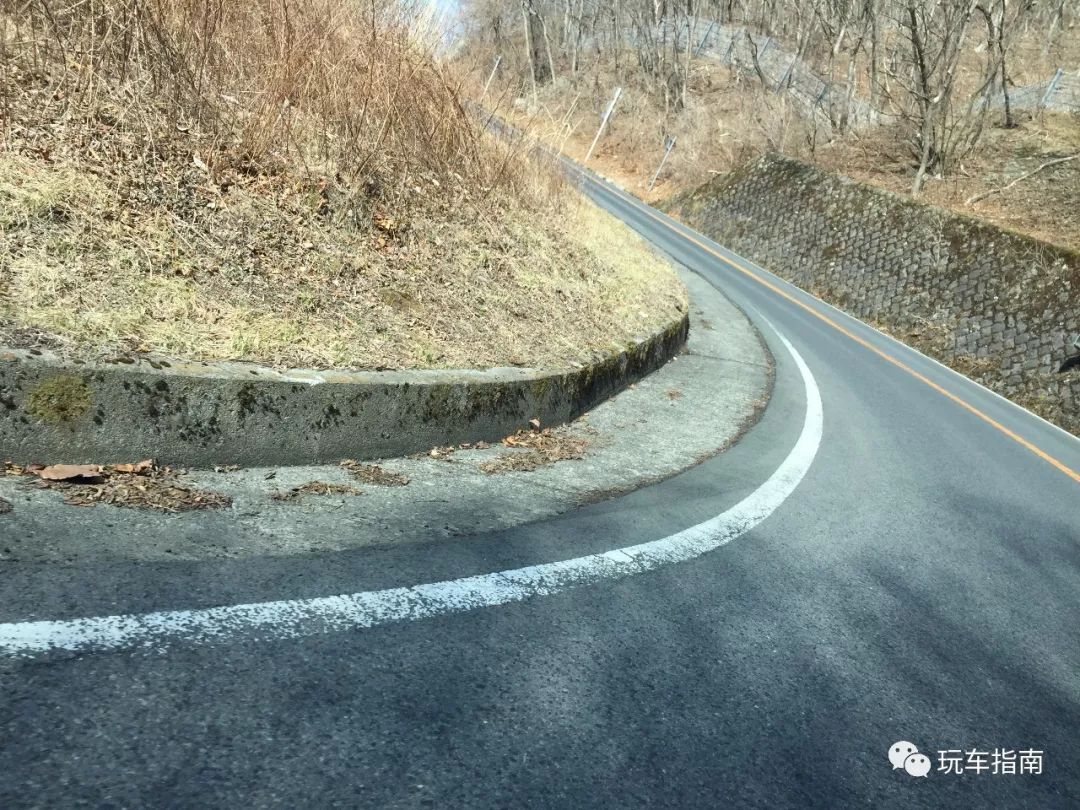 朝圣头文字d秋名山排水沟竟长了草五连发夹弯多了减速带