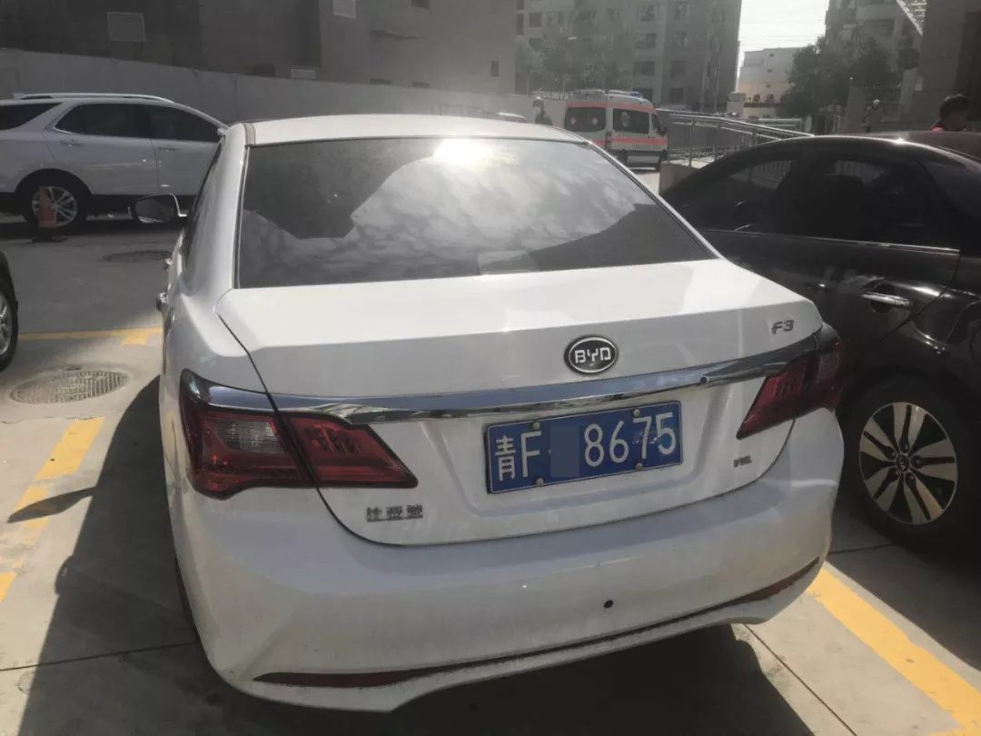 猖狂!西宁一半挂车在高速路应急车道上逆行...|青海|西宁|应急车道_新