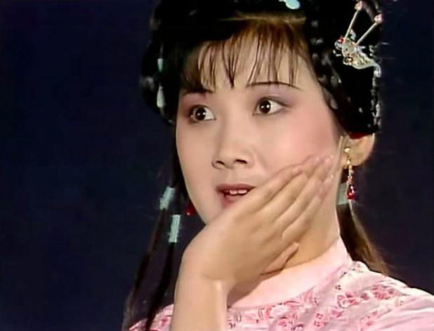 金钏之所以会投井,主要是她和贾宝玉调情被王夫人听到.