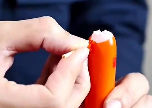 喜欢的朋友,下次吃火腿肠的时候,记得用这样的方式剥开火腿肠哦!