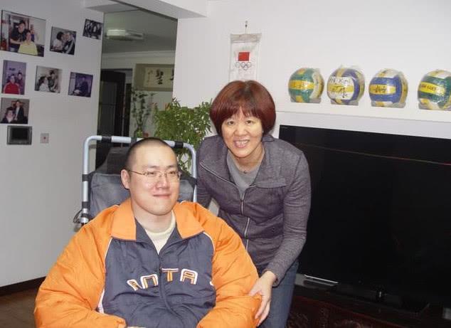 39岁周苏红近照,离婚后多次看望前夫,再婚嫁富豪生活幸福