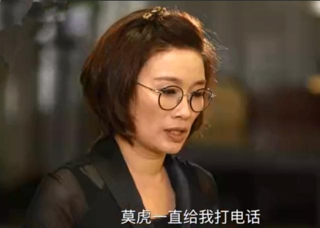 胡洁表示:"就是他帮我们保释出来以后,接下来的整个过程,几乎就是,打
