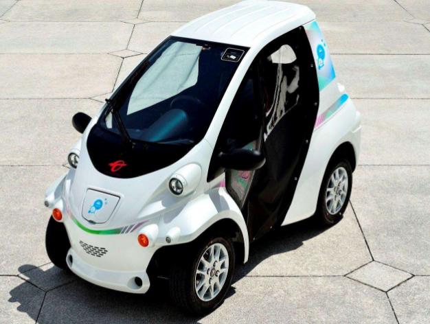 为消费者提供一款电动三轮车,这就是丰田的iroad不是上班还是接送孩子