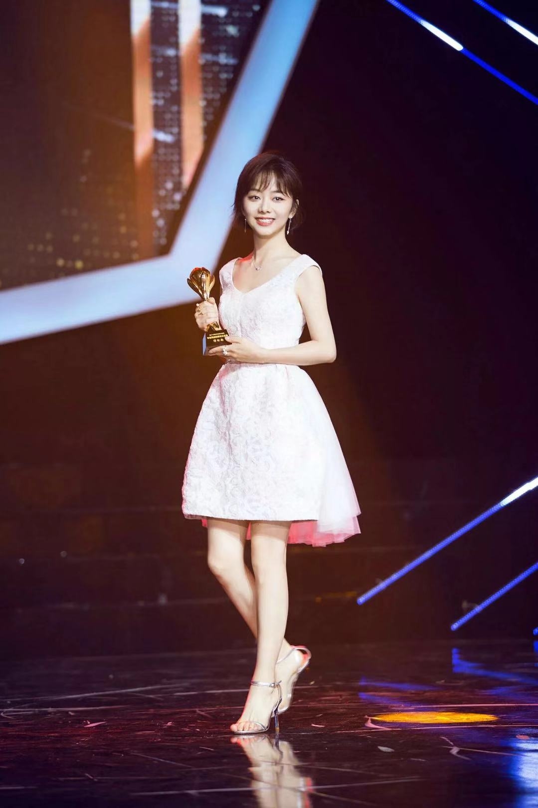 谭松韵依旧少女,即将30岁的她和小鲜肉搭戏毫不违和